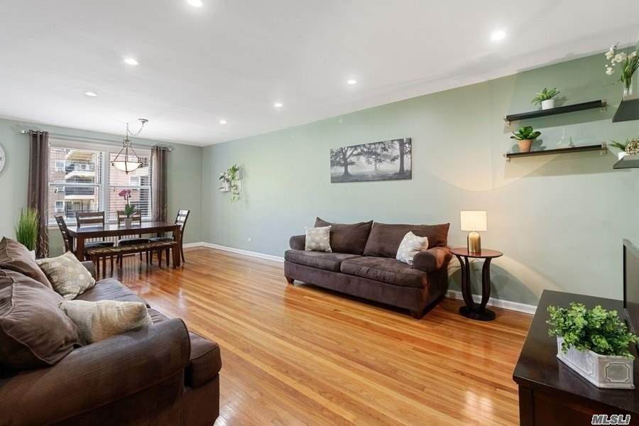 162-01 Powells Cove Boulevard - Photo 1