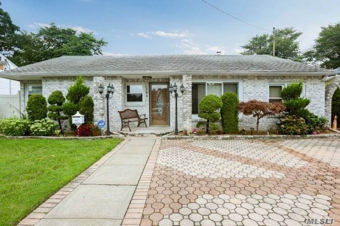 866 Edwards Boulevard - Photo 1