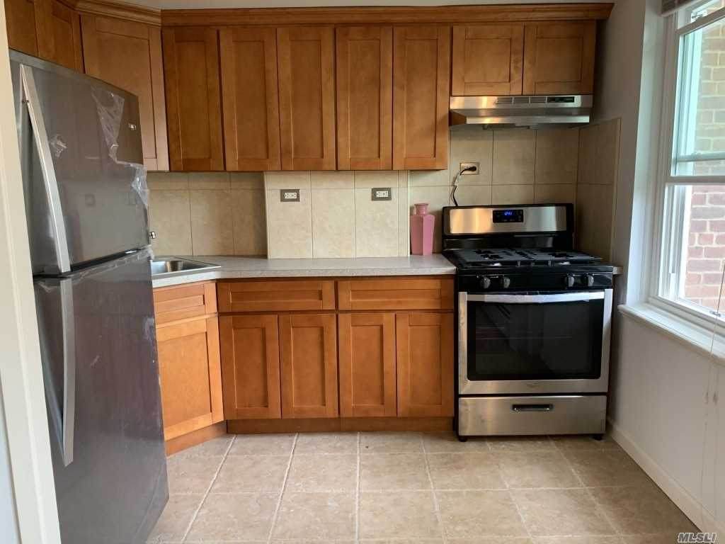 150-47 Grand Central Parkway - Photo 1