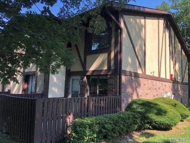 100 Glen Hollow Drive - Photo 1