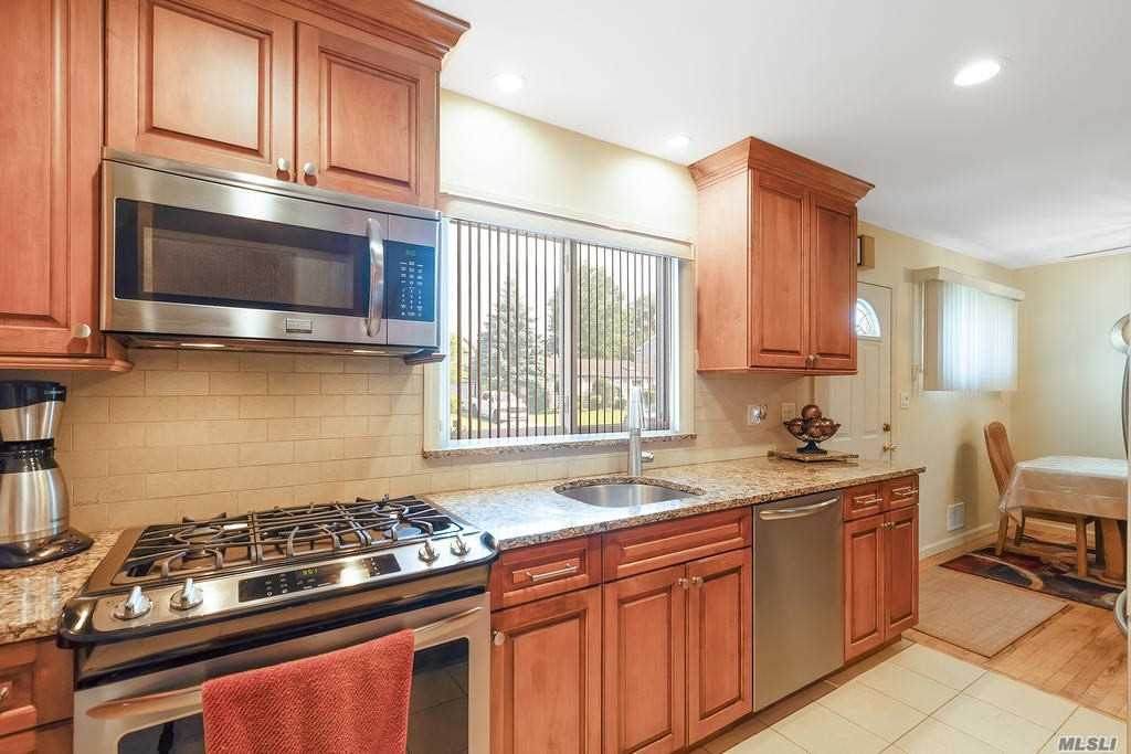 52 Helen Avenue - Photo 1