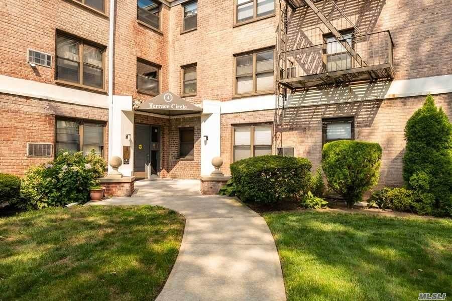 4 Terrace Circle - Photo 1