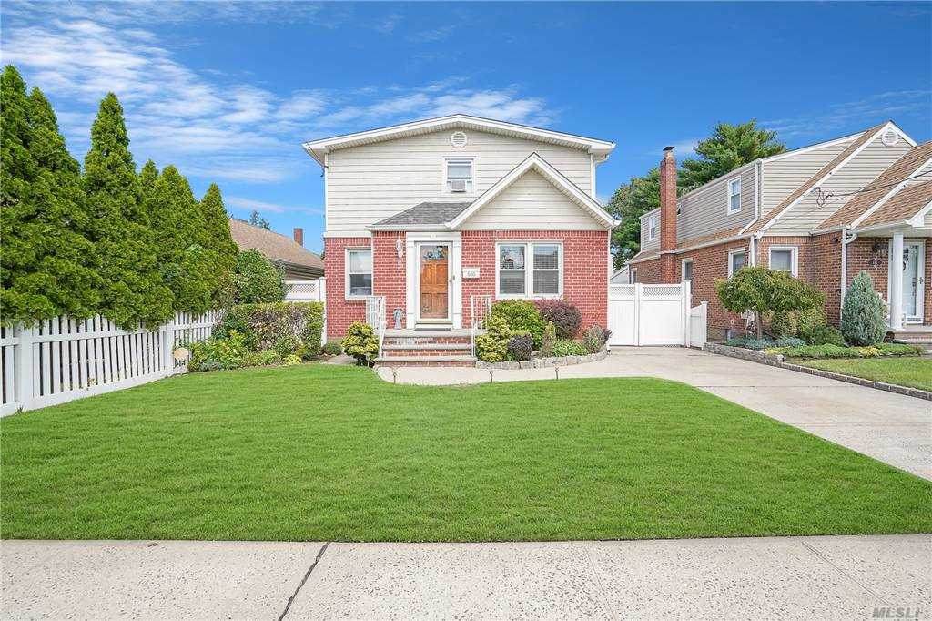 686 Margaret Street - Photo 1