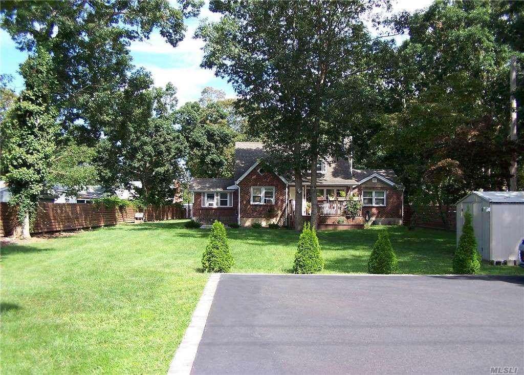 1683 Manatuck Boulevard - Photo 1