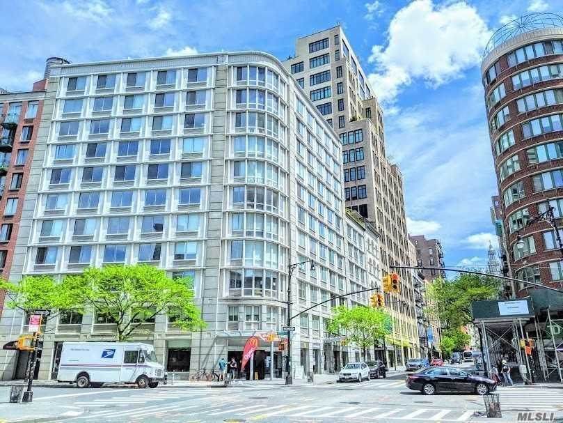 303 Greenwich St - Photo 1