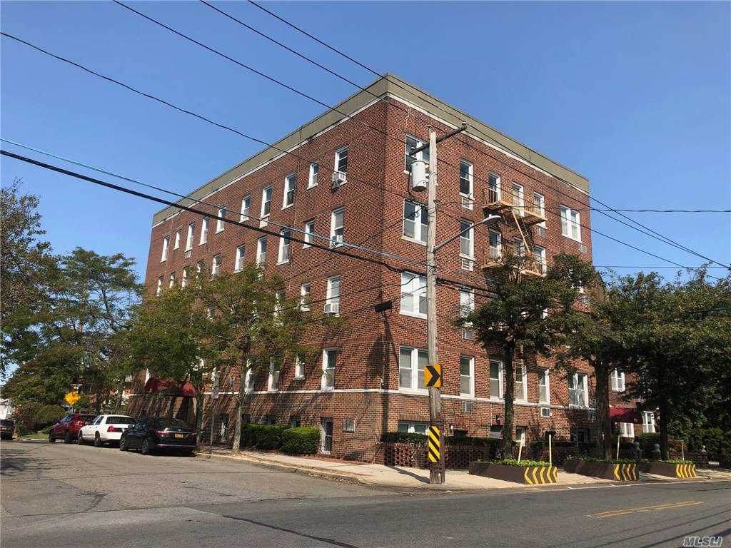 302 Longacre - Photo 1