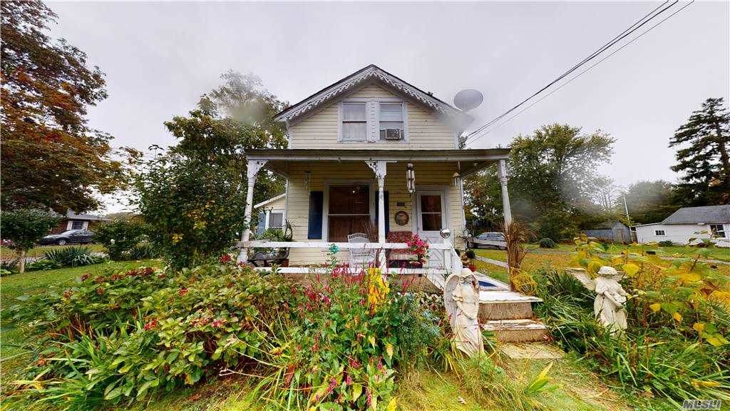 1634 Railroad Avenue - Photo 1