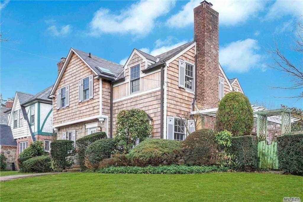 300 Beverly Road - Photo 1