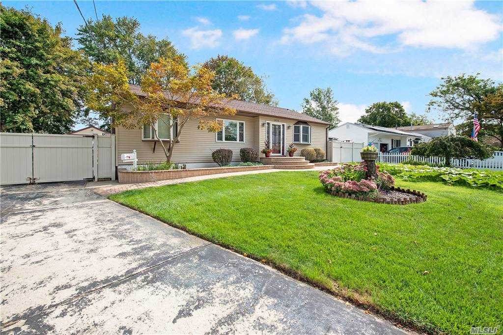 1653 Manatuck Blvd - Photo 1