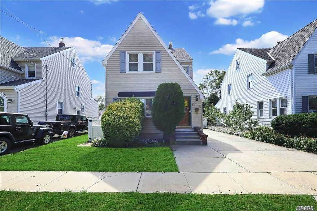 189 Willets Ave - Photo 1