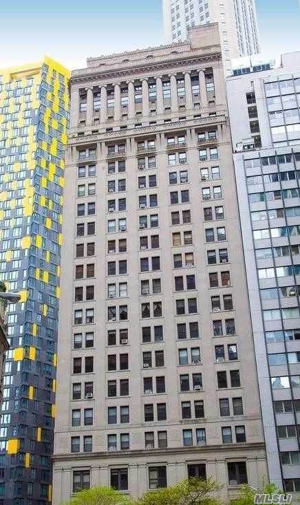 3 Hanover Square - Photo 1