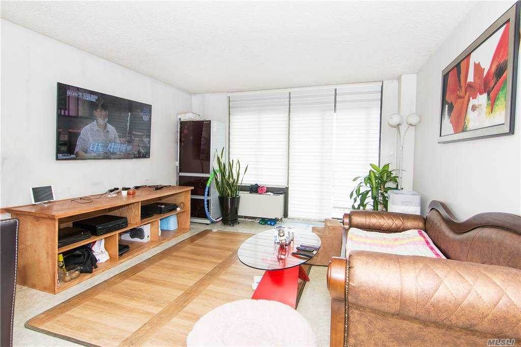25-40 Shore Boulevard - Photo 1