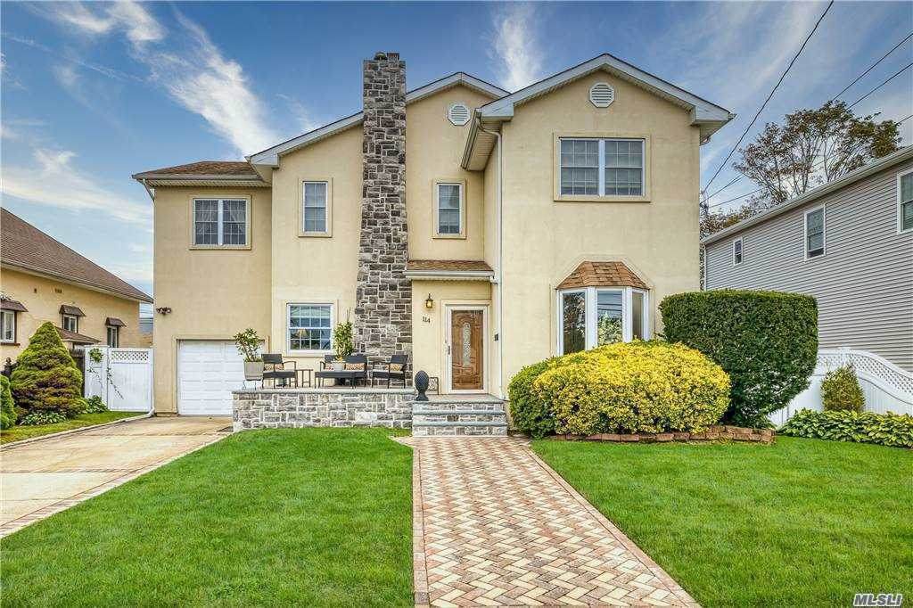 114 Frankel Boulevard - Photo 1