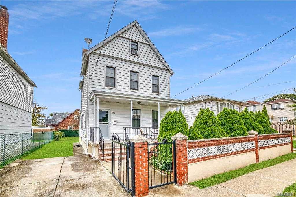 745 Tompkins Avenue - Photo 1