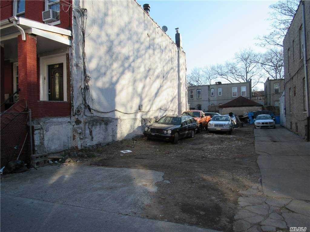 683 Cleveland St - Photo 1