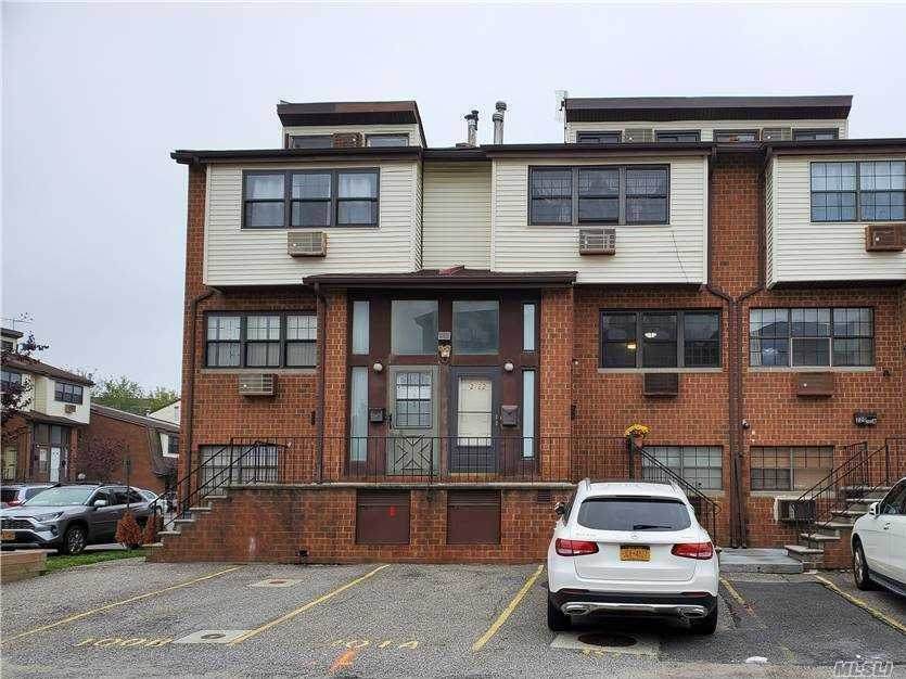 2-22 Capstan Court - Photo 1