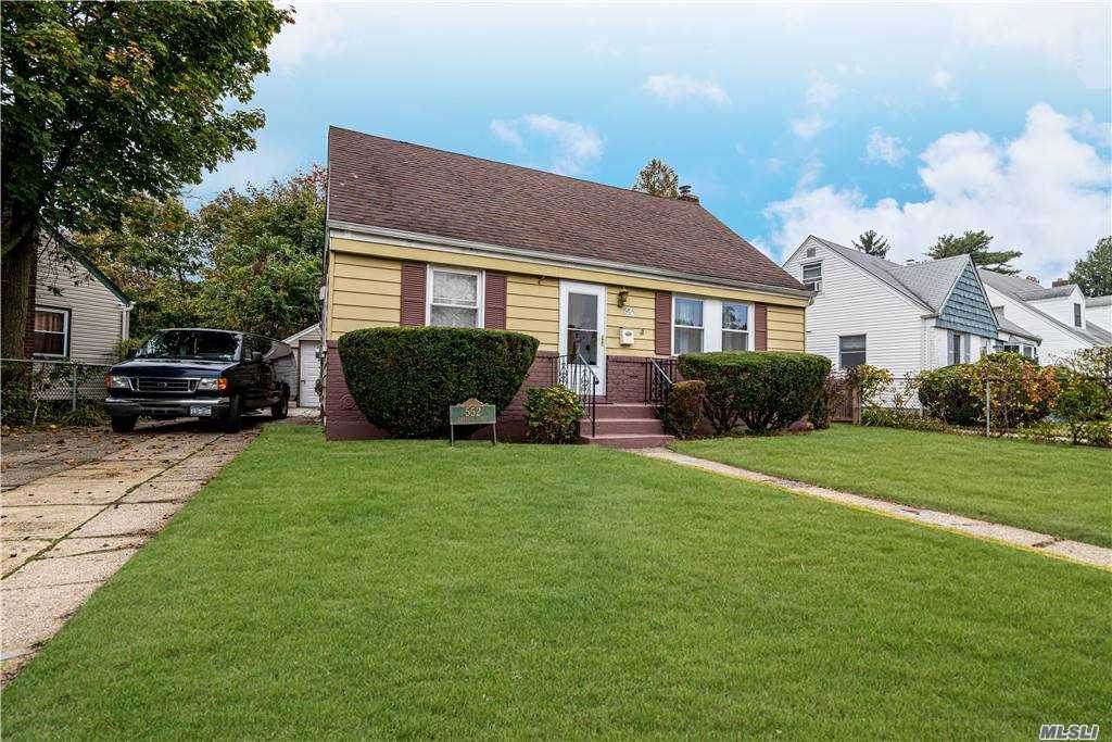 552 Emerson St - Photo 1
