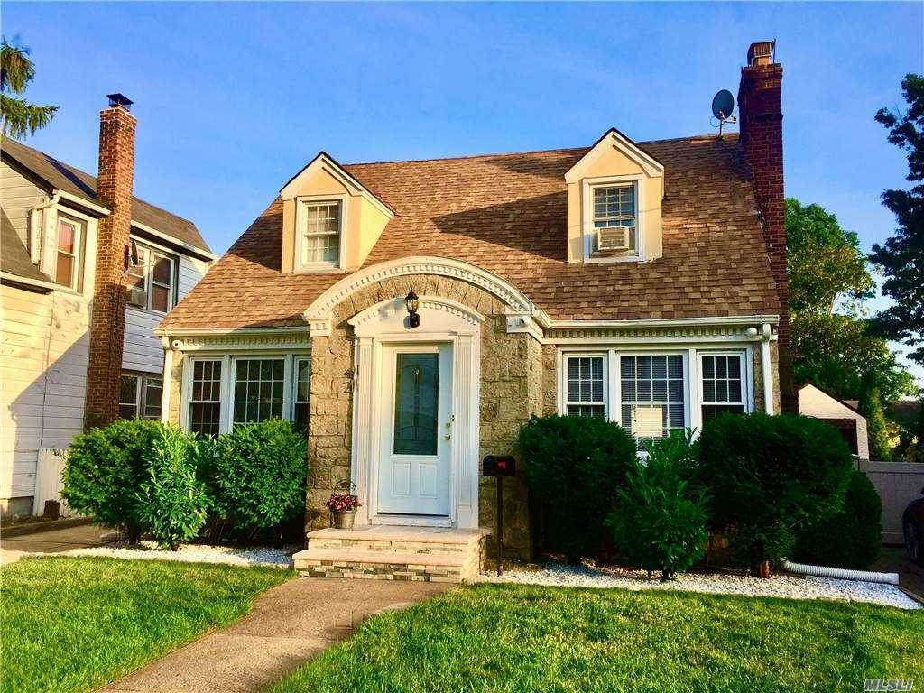 42 Lawrence Avenue - Photo 1