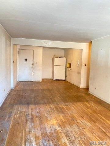 35-20 Leverich Street - Photo 1