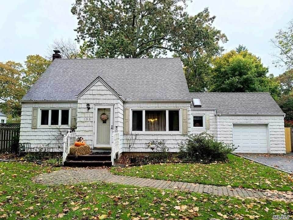 135 Woodlawn Avenue - Photo 1