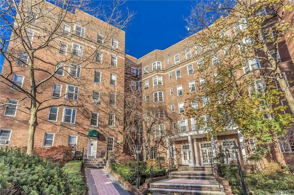 511 232 Street - Photo 1