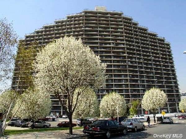 25-40 Shore Boulevard - Photo 1