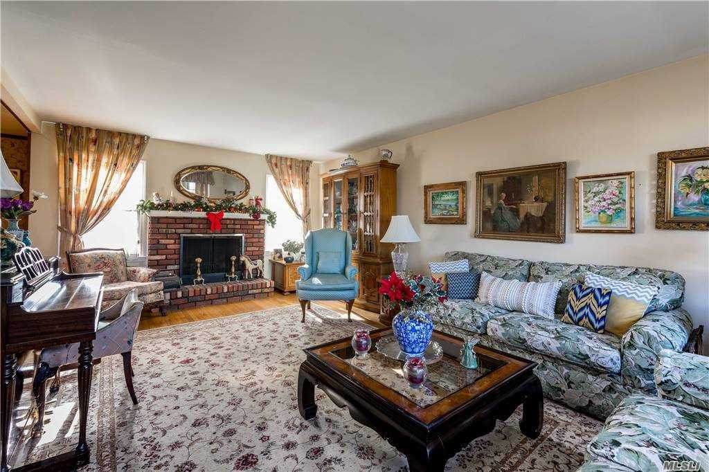 320 Hollywood Avenue - Photo 1