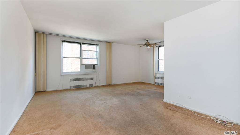 112-20 72 Drive - Photo 1