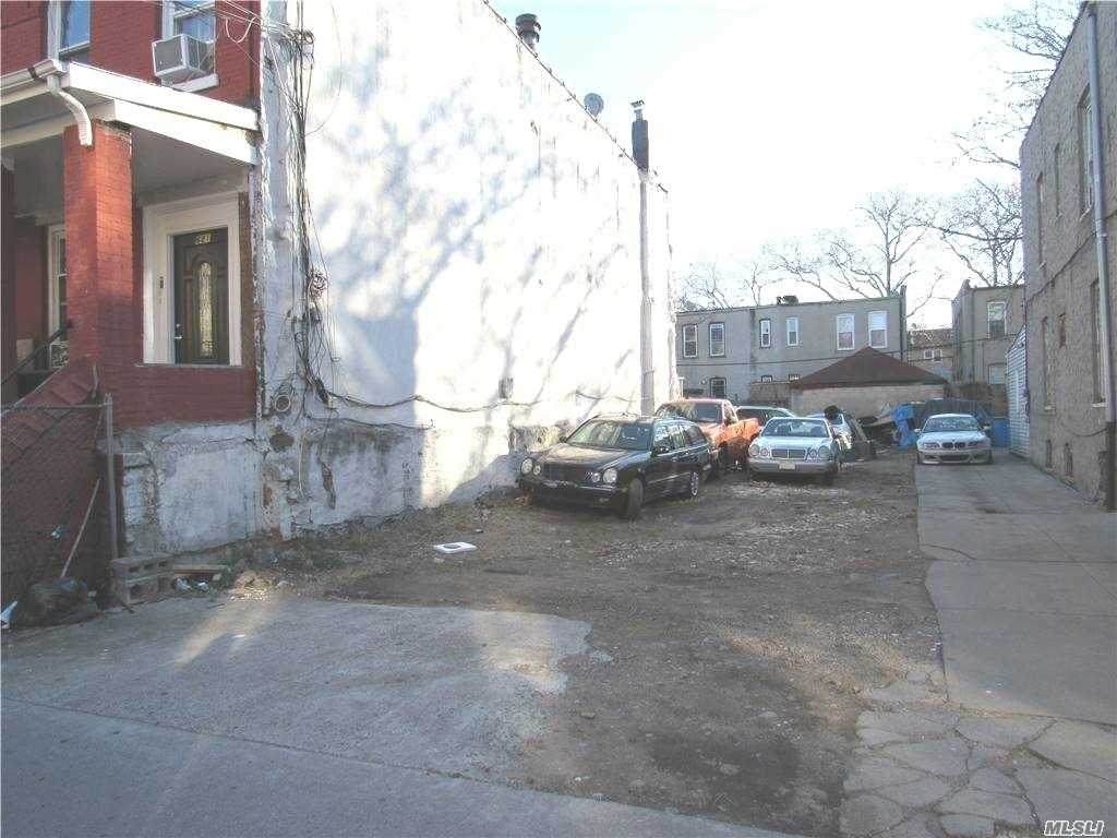 683 Cleveland St - Photo 1
