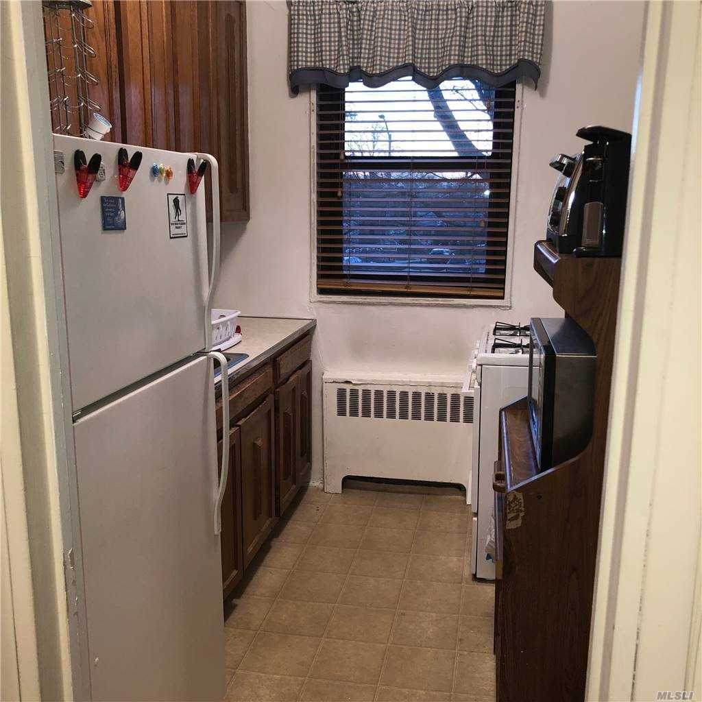 16-19 Utopia Parkway - Photo 1
