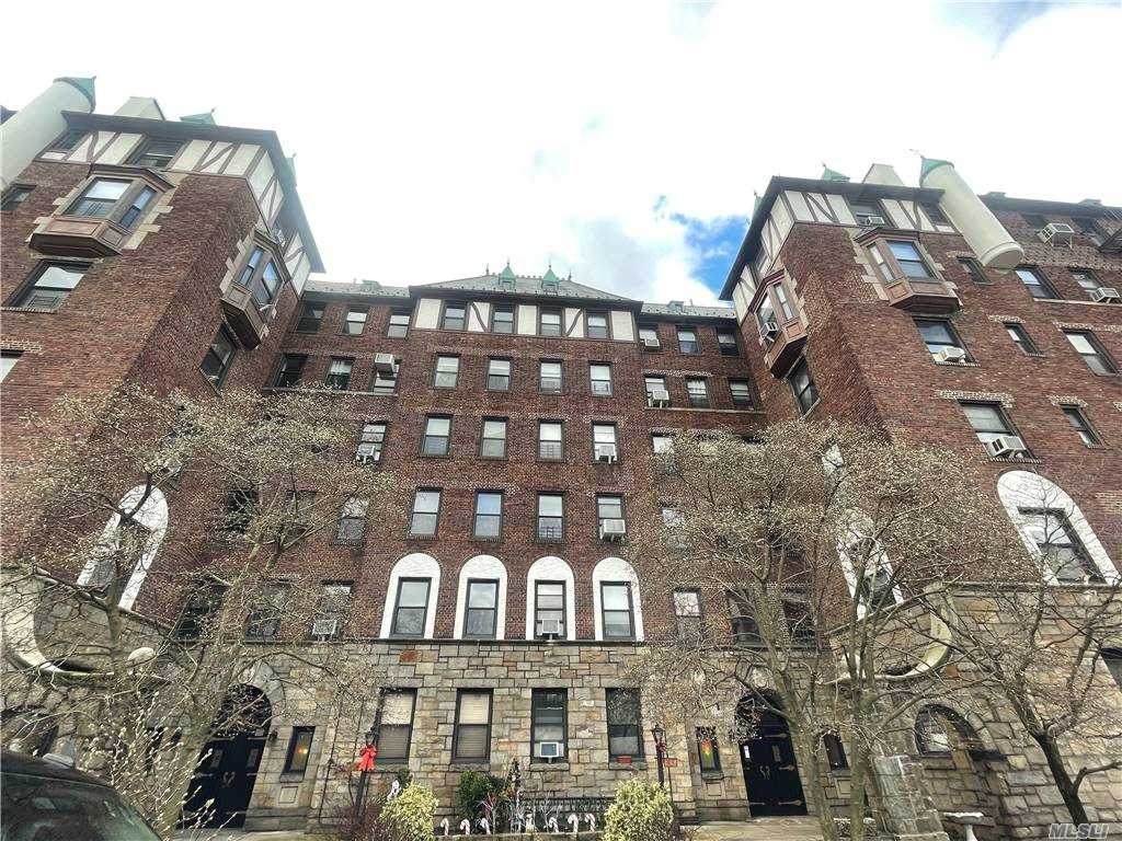 77-16 Austin Street - Photo 1