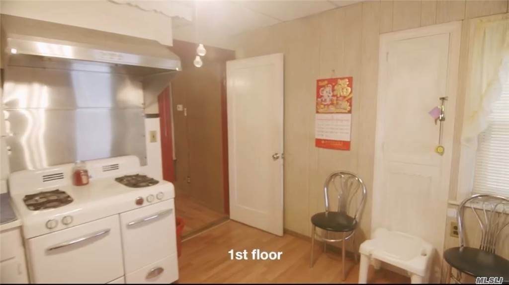 7428 43 Ave - Photo 1