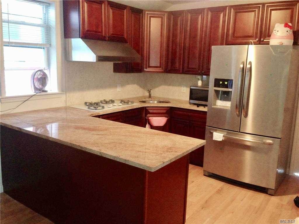914 College Point Blvd - Photo 1