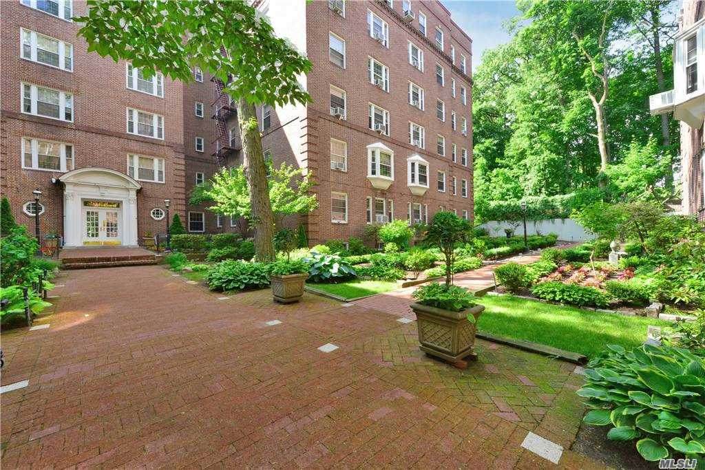 117-01 Park Lane South - Photo 1