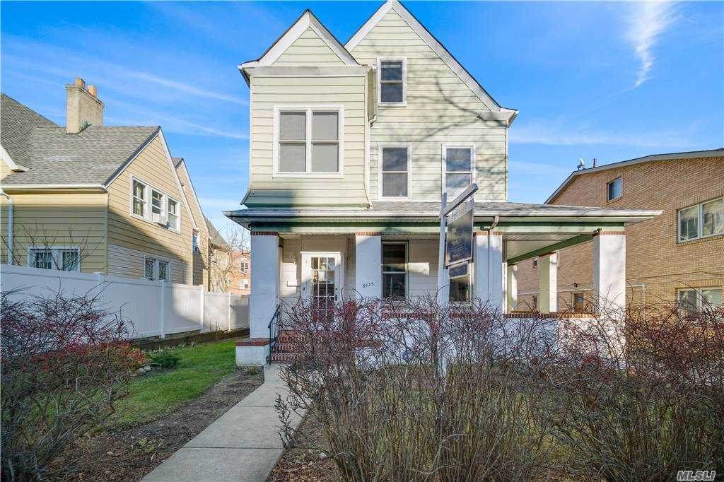 84-25 Leffrets Boulevard - Photo 1