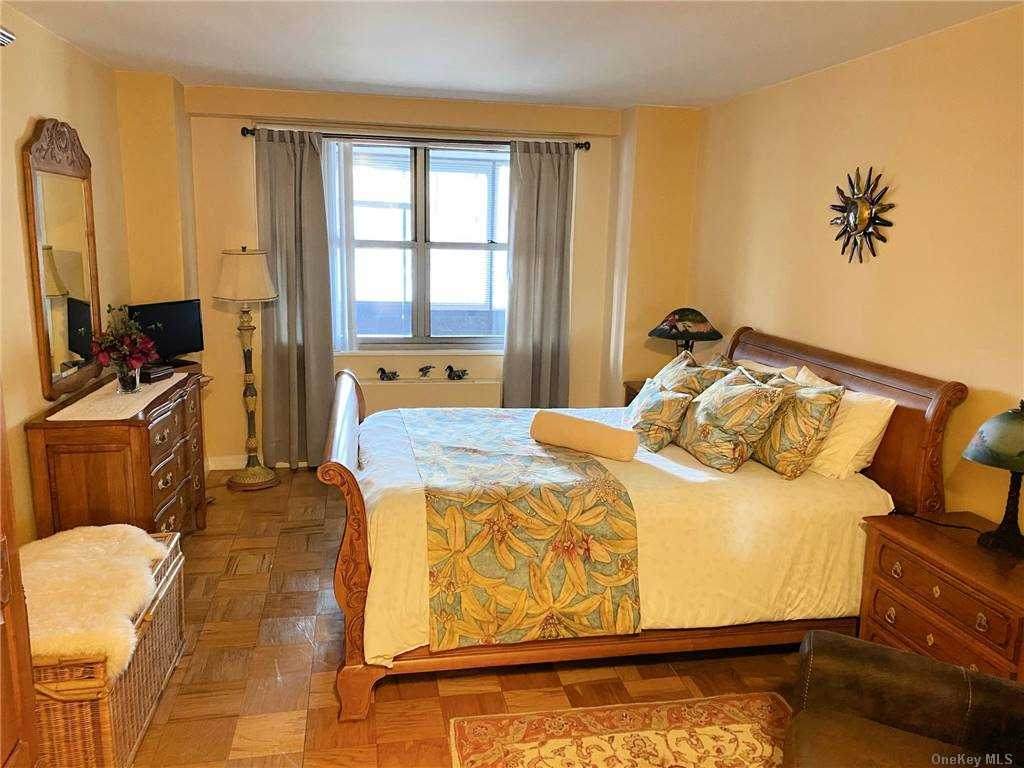 61-20 Grand Central Parkway - Photo 1