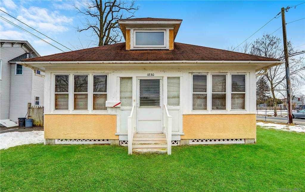 1830 Union Boulevard - Photo 1