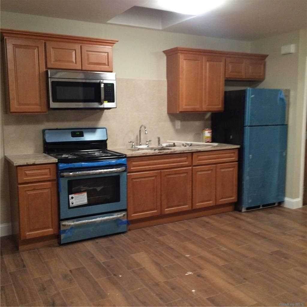 147-60 Coolidge Avenue - Photo 1