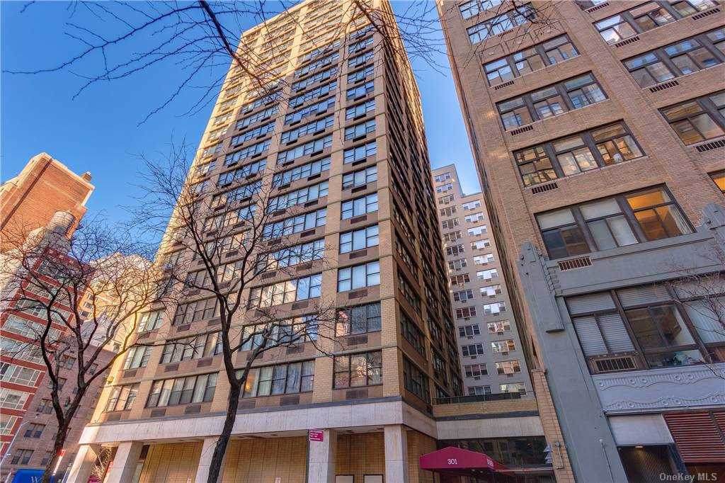 301 45 Street - Photo 1