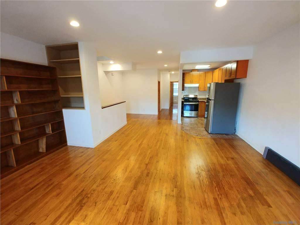 253-09 Northern Boulevard - Photo 1