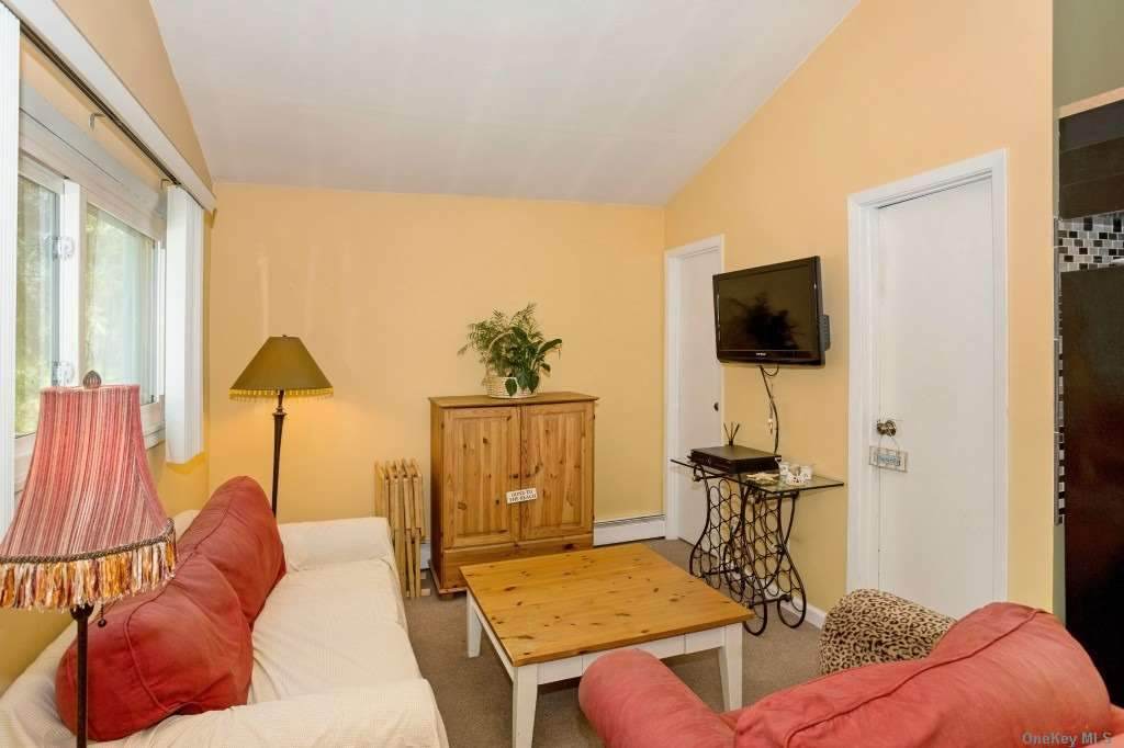 843 Outlook Avenue - Photo 1