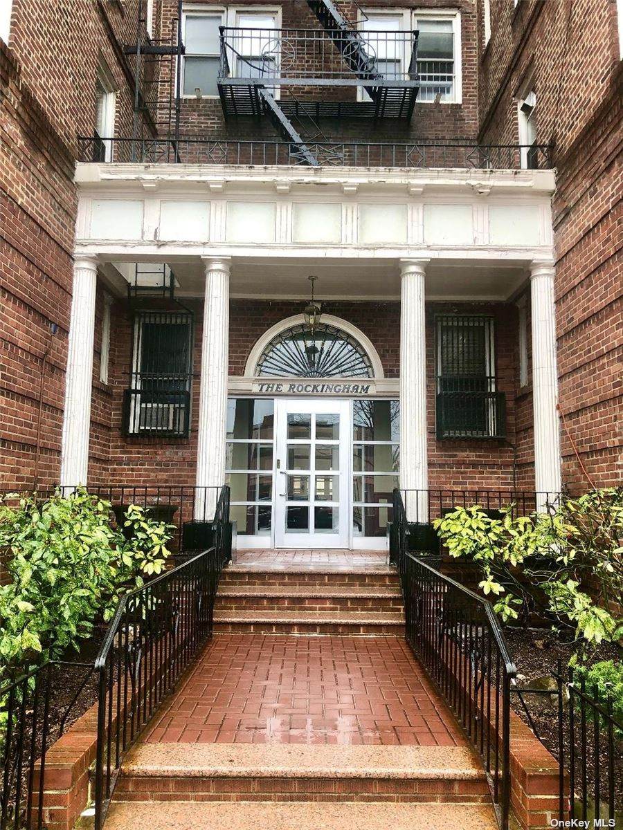 114-06 Queens Boulevard - Photo 1
