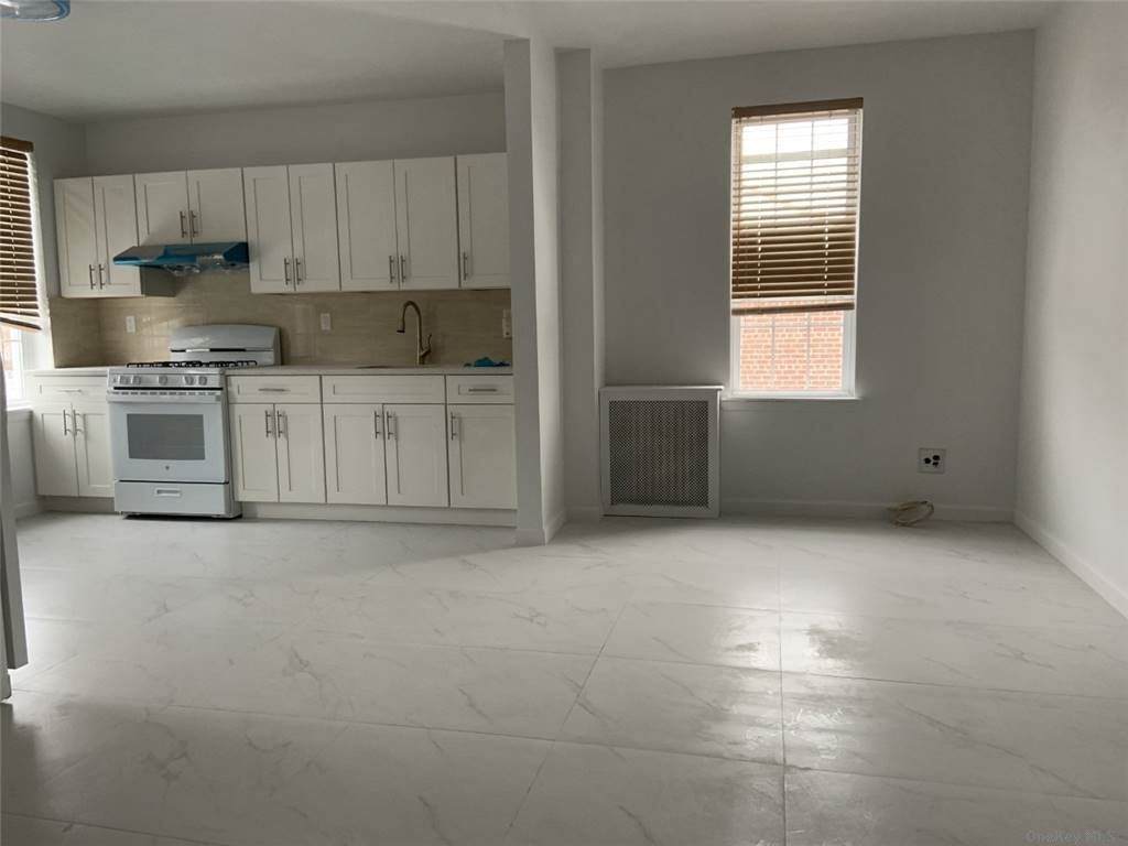 1908 Mulford Avenue - Photo 1