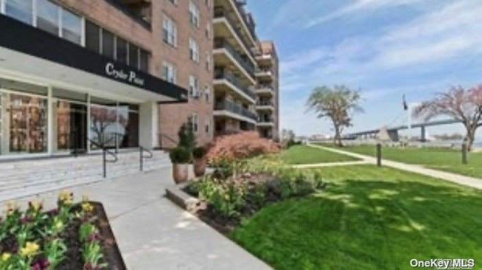 162-01 Powells Cove Boulevard - Photo 1