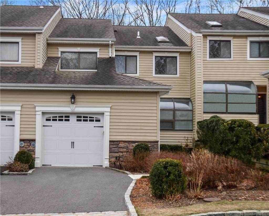 10 Villas Circle - Photo 1
