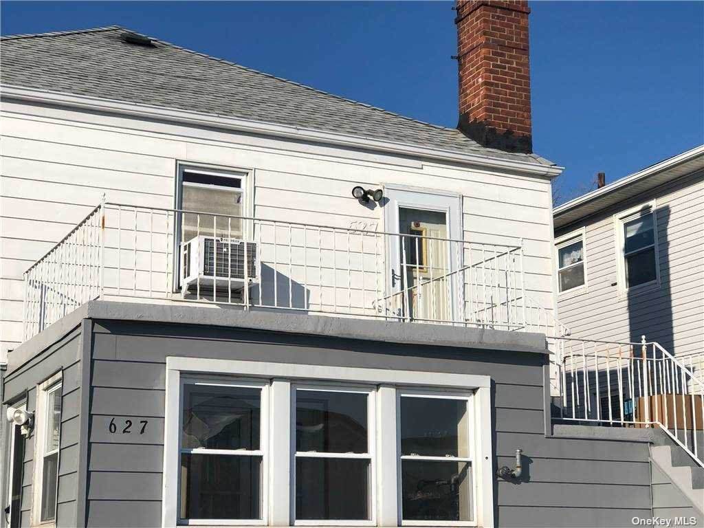 627 Park Avenue - Photo 1