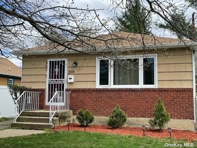 209 Brookside Avenue - Photo 1