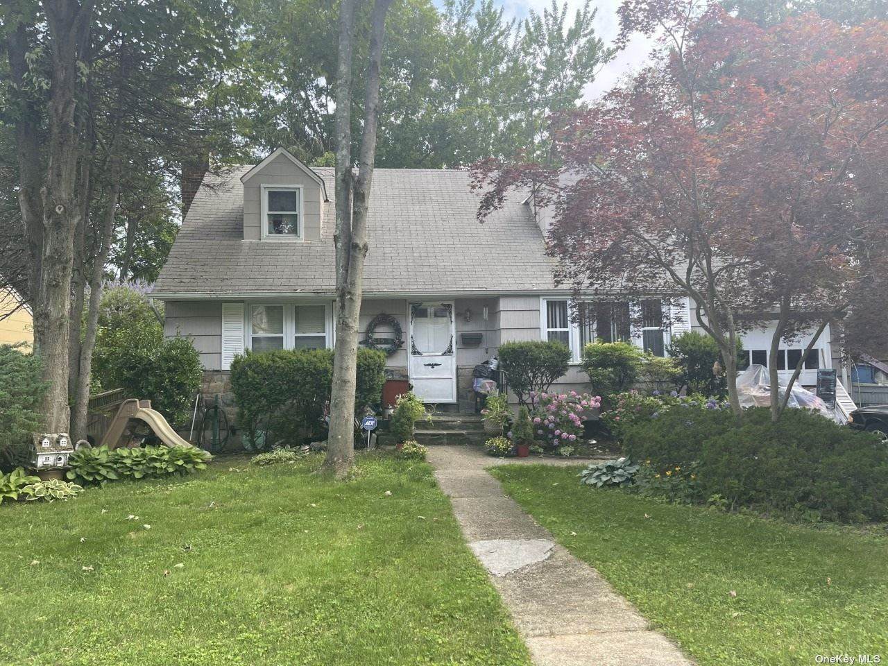 15 Searingtown Avenue - Photo 1
