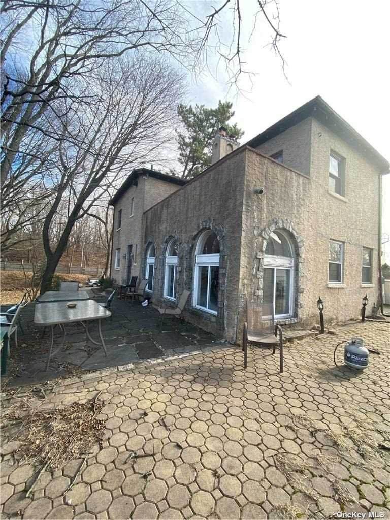10 Manorville Court - Photo 1