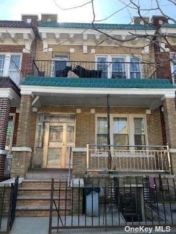 556 61 Street - Photo 1